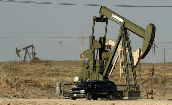 Цените на петрола спадат, тъй като опасенията за рецесия се връщат