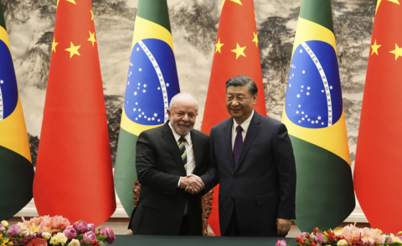САЩ трябва да спрат да насърчават войната в Украйна, заяви Лула да Силва в Китай