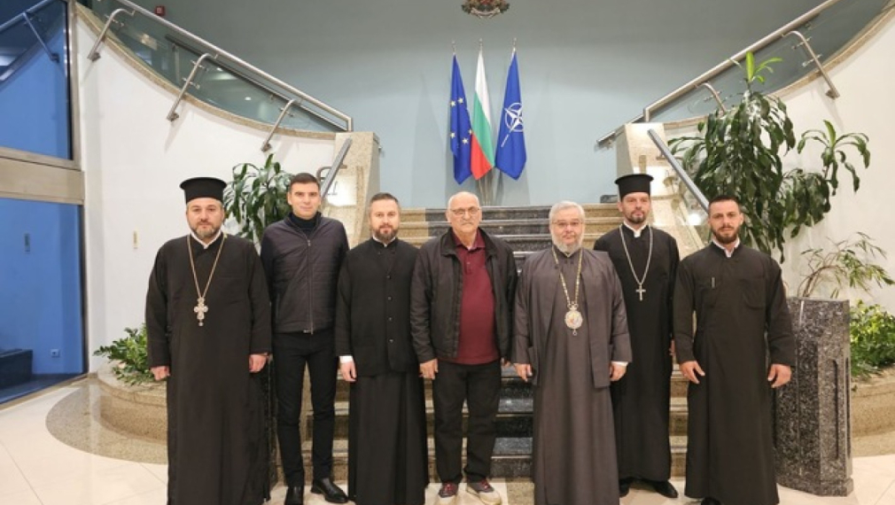 Българската делегация, което ще донесе Благодатния огън от Божи гроб, пристигна в Йерусалим