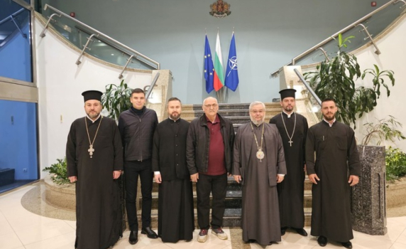 Българската делегация, което ще донесе Благодатния огън от Божи гроб, пристигна в Йерусалим