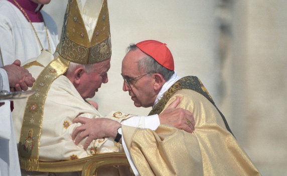 Папа Франциск отхвърли твърдения, че Йоан Павел II е знаел за извършвани престъпления във Ватикана