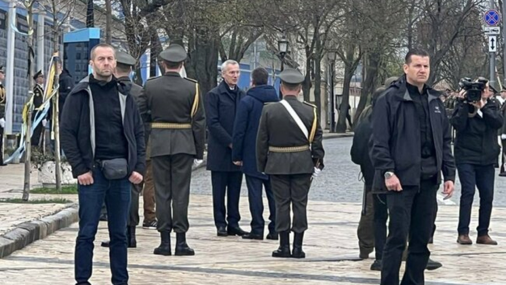Шефът на НАТО е на първото си посещение в Киев от началото на войната