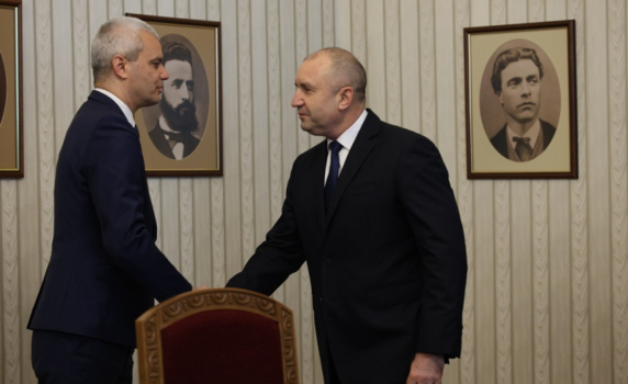 "Възраждане" към президента: Готови сме да управляваме. Радев: Парламентарната ви тежест расте