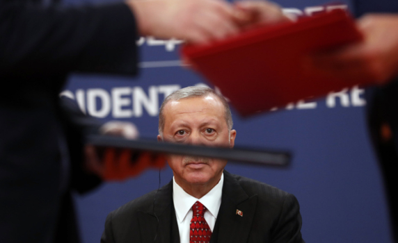 Предаване на живо с Ердоган беше съкратено поради неразположение на турския лидер