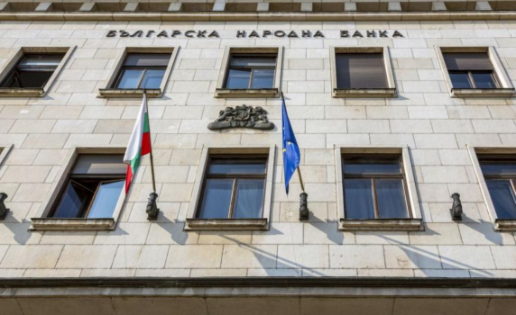 БНБ спешава банките да вдигат лихвите по кредитите и качва резервите им с 4 млрд. лв.