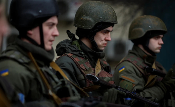 Зад информационния шум Украйна подготвя неочакван бърз удар