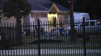 Къщата в Клевърланд в която снощи въоръжен мъж е убил
