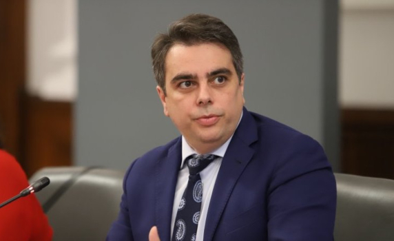 Асен Василев: Направихме всичко, което ГЕРБ поискаха от нас. Пиратката за Гешев е изплашила зайците