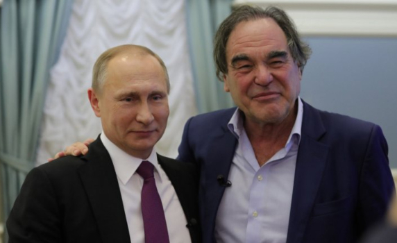Оливър Стоун пред "Гардиън":  Путин е велик лидер
