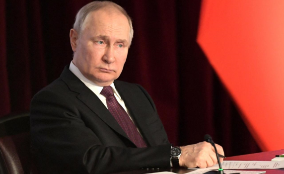 Украинска атака с дронове срещу Кремъл, Путин е невредим (видео)