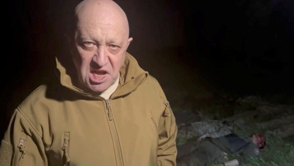 Пригожин напсува Шойгу в гневно видео пред трупове на свои и заплаши, че ще изтегли "Вагнер" от Бахмут на 10 май