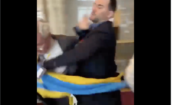 Украинец и руснак се биха на форум в Анкара