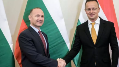 Министърът на енергетиката Росен Христов и унгарският външен министър Петер