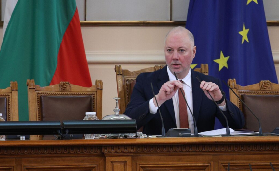 На живо от парламента - 12 май, 2023 г.