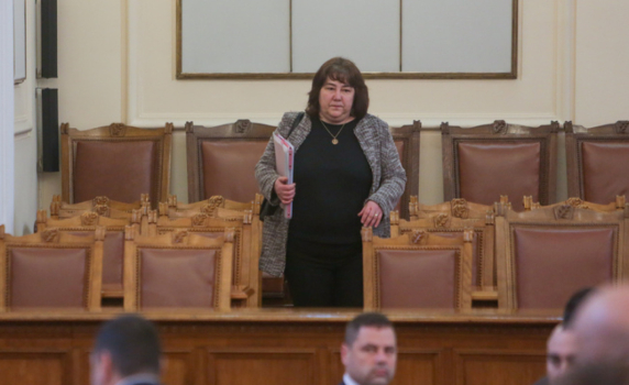 Росица Велкова: Фискалният резерв на страната намалява