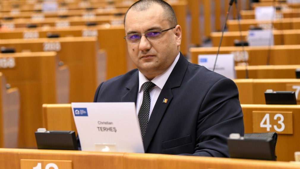 Скандал с румънски евродепутат в ЕП - нарекъл транссексуалните жени "перверзни мъже"