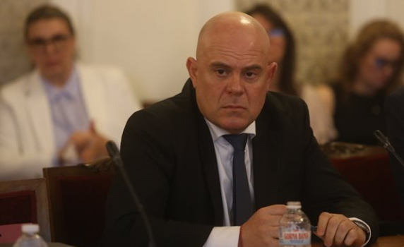 Шестима от Прокурорската колегия предложиха Иван Гешев да бъде освободен като главен прокурор