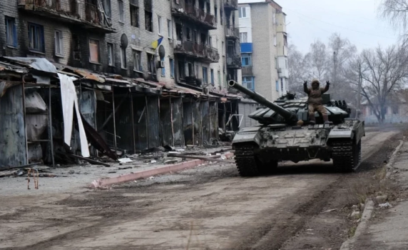 Украйна твърди, че е постигнала пробив край Бахмут, Москва отрича