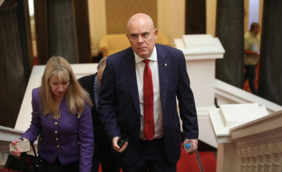Правната комисия прие механизъм за разследване на главния прокурор