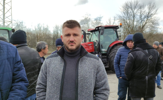 Земеделци даряват на футболни клубове скромните помощи от Брюксел заради украинския внос