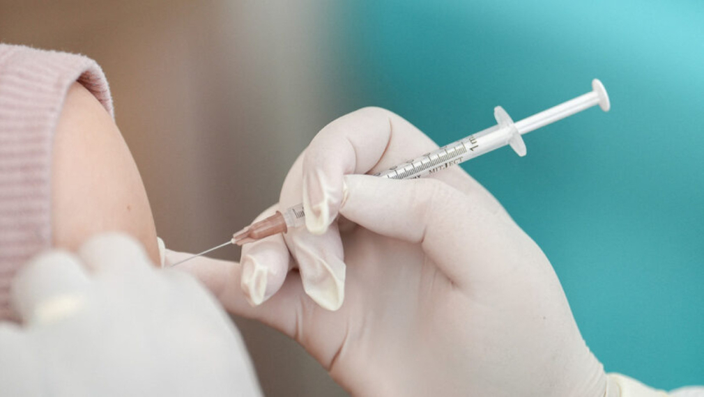 "Пфайзер" ще намали ваксините срещу COVID-19 за Европа, но срещу такса