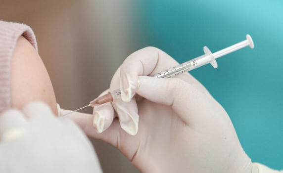 "Пфайзер" ще намали ваксините срещу COVID-19 за Европа, но срещу такса