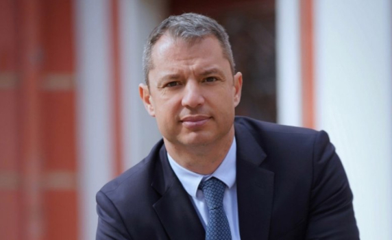 Делян Добрев: Най-добрият вариант е правителство с ДБ, а "Промяната" на измамниците - в небитието