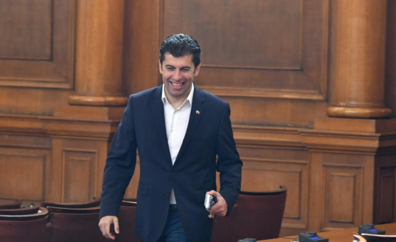 Петков отиде в Братислава да открива структура на ПП, която няма структури в България