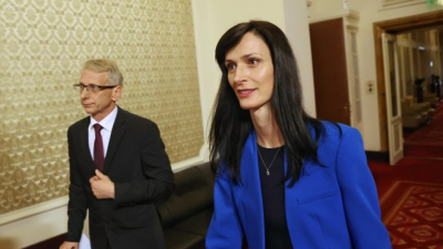 Парламентът гласува кабинета Денков – Габриел на извънредно заседание от