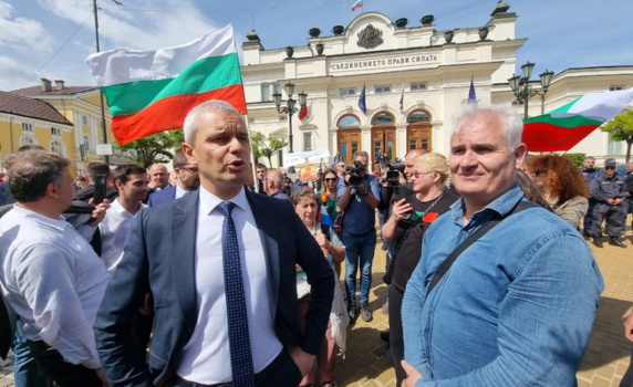 Костадинов: Ние от „Възраждане“ не признаваме това правителство