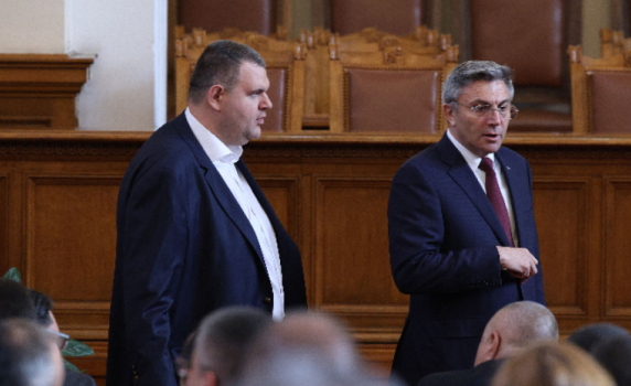 Пеевски и Карадайъ: Не подкрепяме кабинета като състав, подкрепяме само конституционната реформа