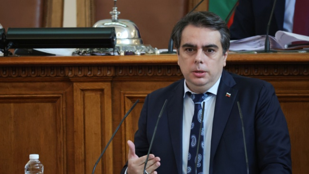 Асен Василев за връщането на Спецов в НАП: Екипът е доказал, че може да събира данъци и акцизи