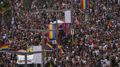 Десетки хиляди хора участваха в гей парада в Тел Авив