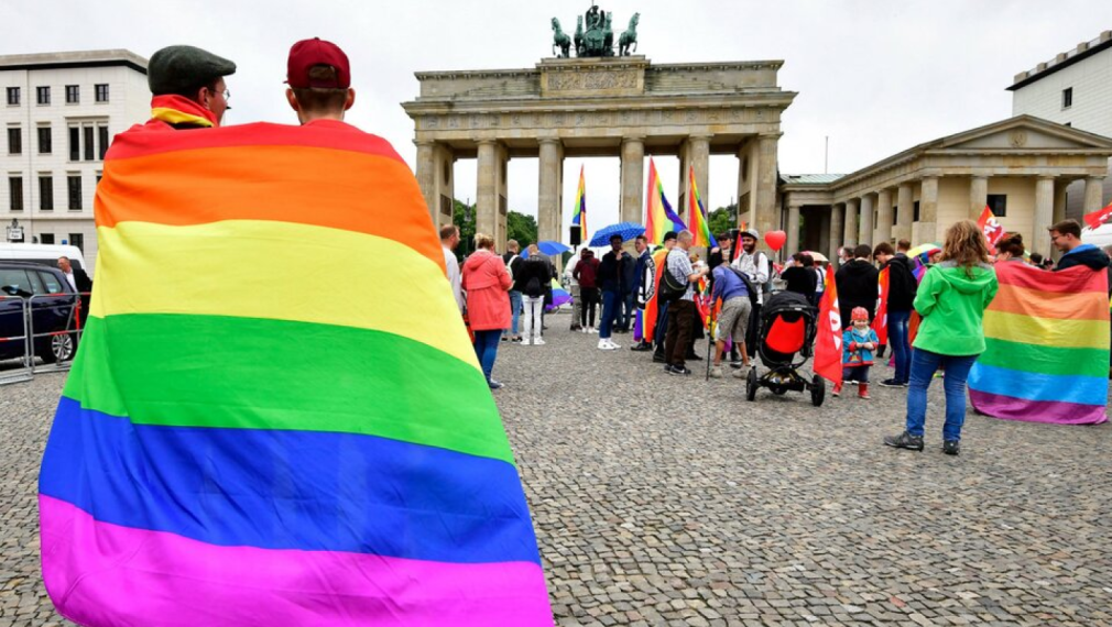 Германският комисар по въпросте за ЛГБТИ+ Свен Леман иска подобрения