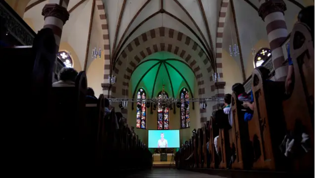 Изкуствен интелект проповядва в протестантски храм в Германия (видео)