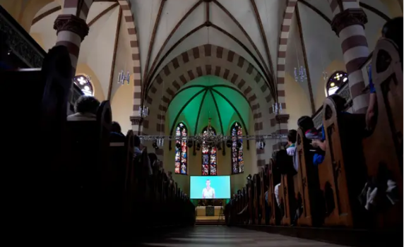 Изкуствен интелект проповядва в протестантски храм в Германия (видео)