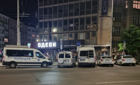 Десетки полицаи охраняваха прожекцията на филма "Синият кафтан" от "София прайд филм фест"