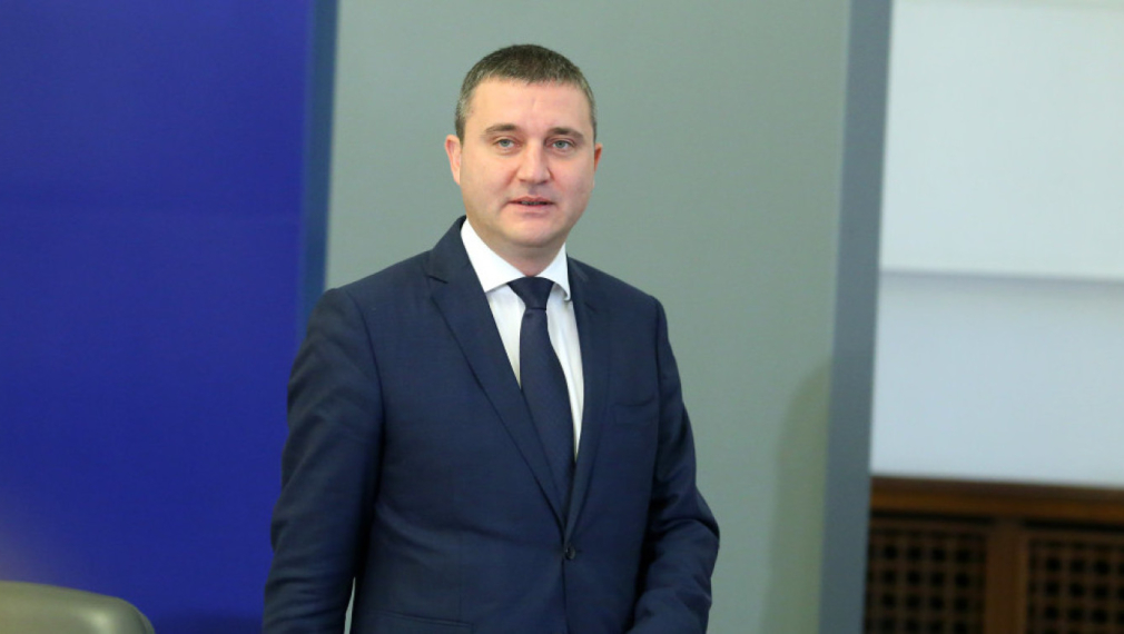 Владислав Горанов призова Васил Божков да се върне в България или да бъде разпитан дистанционно