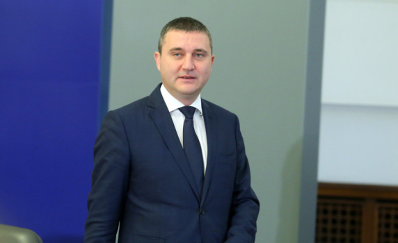Владислав Горанов призова Васил Божков да се върне в България или да бъде разпитан дистанционно