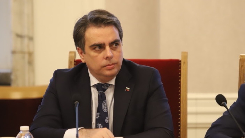 Асен Василев предложи законова забрана на инхаус поръчките. Праща жената на Лорер в Европейската инвестиционна банка