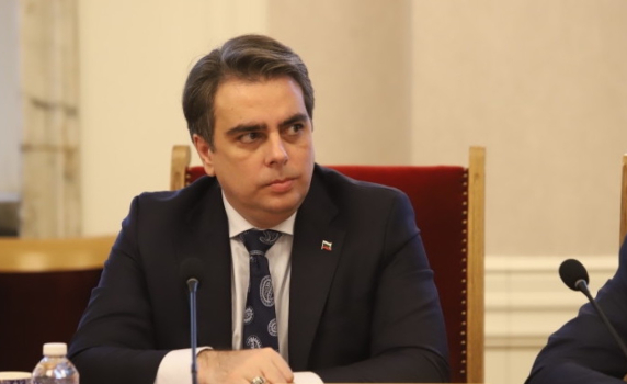 Асен Василев предложи законова забрана на инхаус поръчките. Праща жената на Лорер в Европейската инвестиционна банка