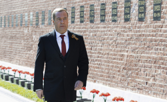 Медведев: Москва може вече да унищожава подводните комуникационни кабели на враговете си