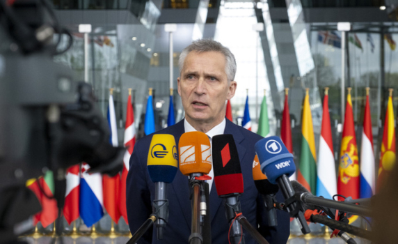 НАТО: Рано е да се каже кога ще бъдат предоставени западни изтребители на Украйна