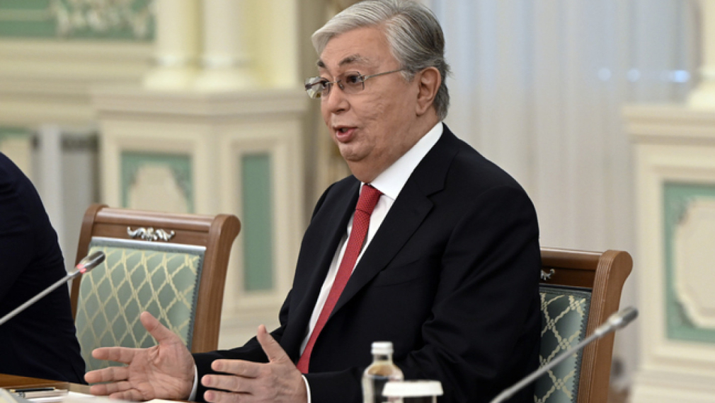 Президентът на Казахстан: Пушенето на електронни цигари е заплаха за нацията