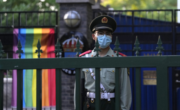 Туит на консула на Китай в Осака за транссексуалните като "деформирани" предизвика полемика