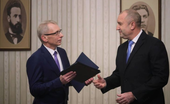Правителството отряза Радев от срещата на върха на НАТО, Денков подписва за боеприпасите за Украйна
