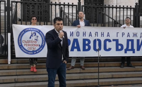 Протестът на „Правосъдие за всеки“ на жълтите павета няма да съживи увехналия политически рейтинг, но вече избива на шизофрения