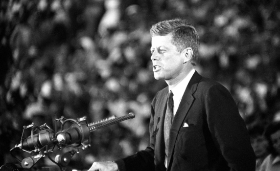 Кенеди през 1963-та: Да потърсим общите си интереси със СССР. Мирът не трябва да бъде неосъществим и войната не трябва да бъде неизбежна