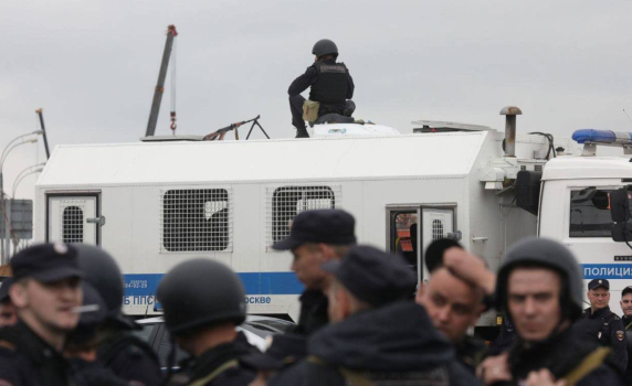 Барикади и постове с картечници в Москва, бойци на "Вагнер" стигнаха Липецка област