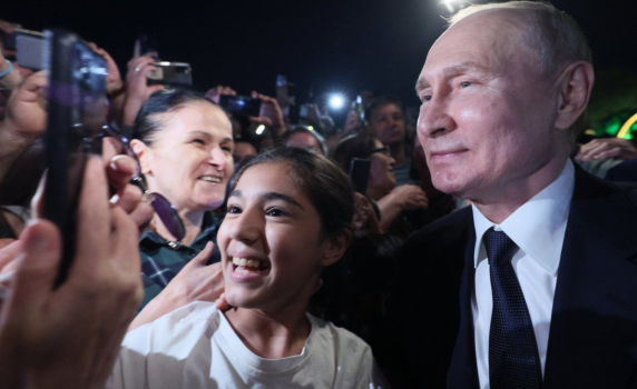 В Дагестан посрещнаха Путин като холивудска звезда - с писъци и селфита